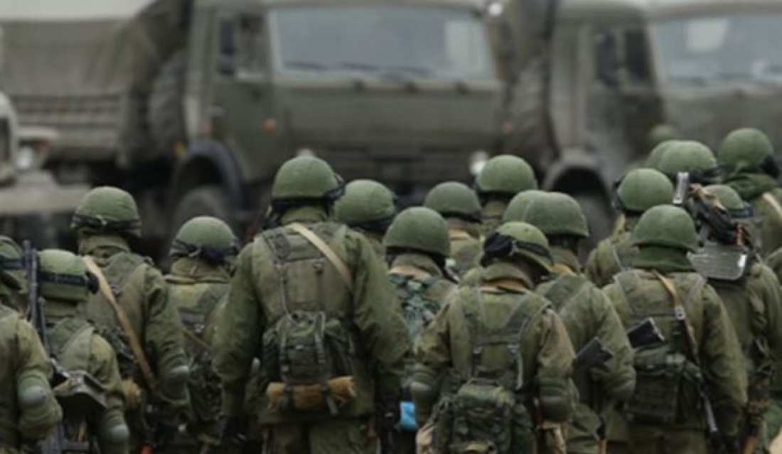 Ρώσοι στρατιώτες μοίρασαν ανθρωπιστική βοήθεια στους κατοίκους της Χομς (βίντεο)